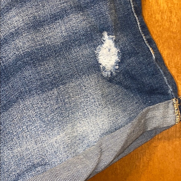 Old Navy boyfriend shorts - Picture 3 of 6